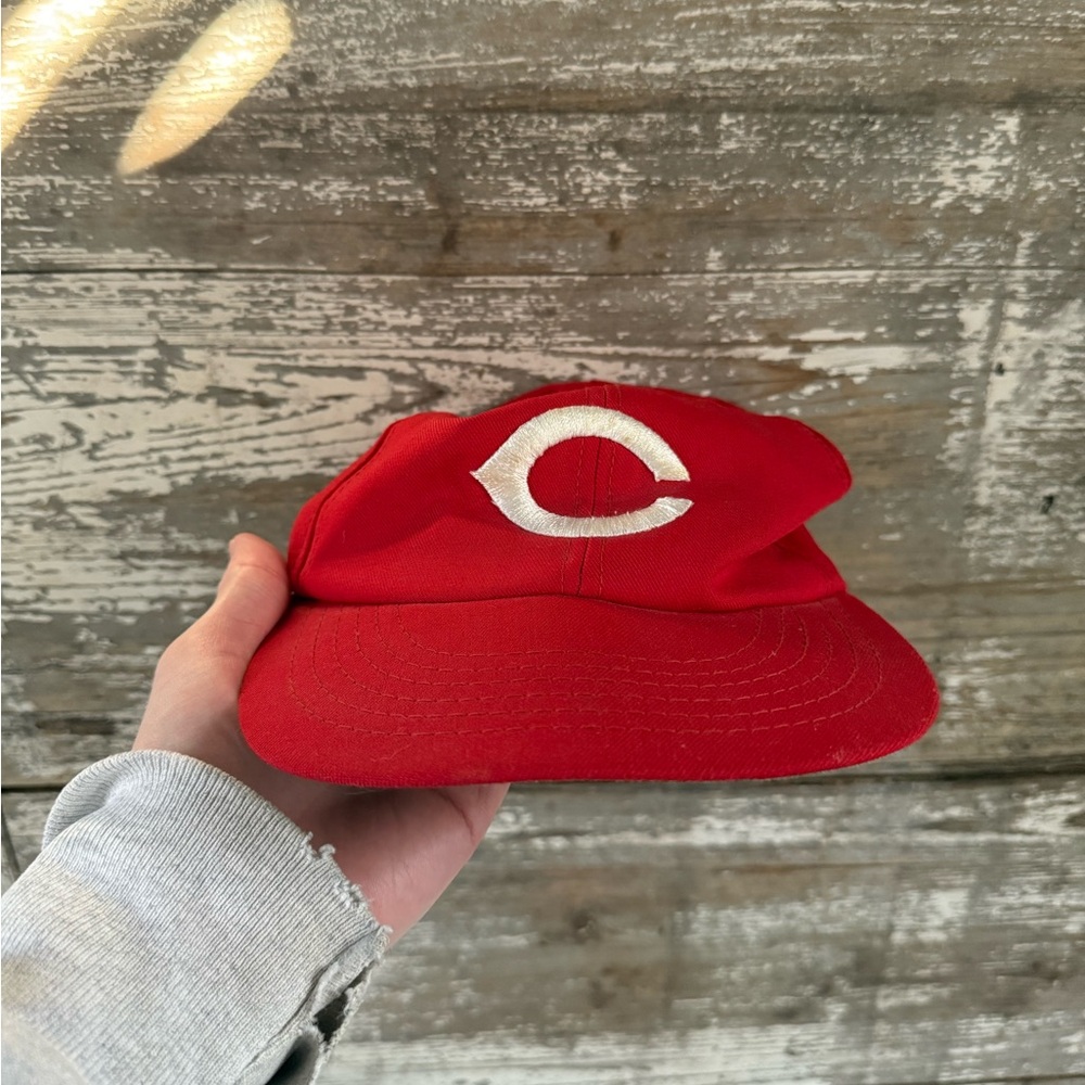 Vintage 70’s Cincinnati Reds baseball cap elastic back.